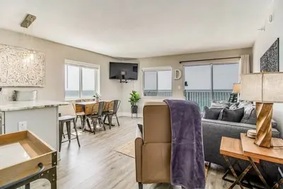 Image de Stunning 4th Floor Gulf Front Corner Unit with bunk beds