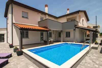 Image de Appartement de vacances Fažana pour 1 - 6 personnes avec 2 chambres à coucher - Maison jumelée