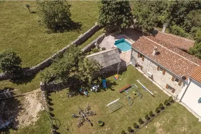 Image de Maison de vacances Zminj pour 1 - 6 personnes avec 2 chambres à coucher - Maison jumelée