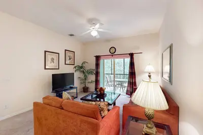 Image de 2nd floor condo w/ gym, sauna, tennis court, near theme parks, basketball court