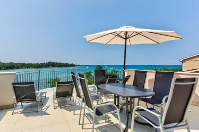 Image de Appartement de vacances Lovrecica pour 1 - 5 personnes avec 3 chambres à coucher - Appartement de va