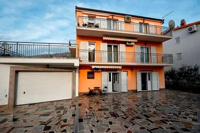 Image de Appartement de vacances Podstrana pour 1 - 8 personnes avec 3 chambres à coucher - Logement de vacan