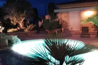 Image de maison / villa individuelle avec piscine privée proche du pont du Gard