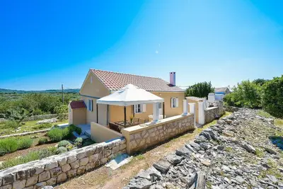 Image de Maison de vacances Veli Rat pour 1 - 5 personnes avec 2 chambres à coucher - Maison de vacances