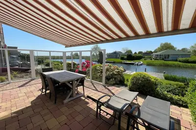 Image de Maison de vacances Makkum Fr pour 1 - 5 personnes avec 2 chambres à coucher - Maison jumelée