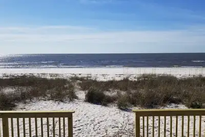 Image de Beautiful beach, Ground Level with two Kitchens. Oceanfront Property on the Gulf