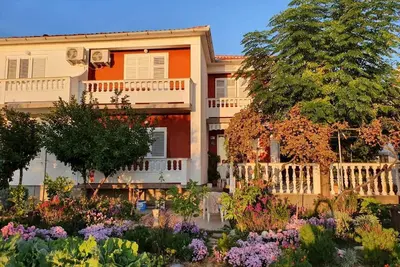 Image de Appartement de vacances Banjol pour 3 - 4 personnes avec 2 chambres à coucher - Maison mitoyenne