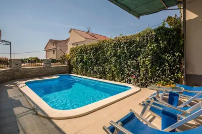 Image de Maison de vacances Podstrana pour 1 - 9 personnes avec 3 chambres à coucher - Maison jumelée