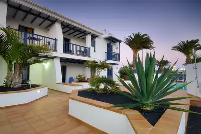 Small block of 6 apartments, just a stones through from the Marina Rubicon.