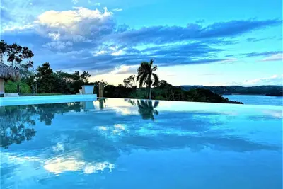 Image de ✔️Private Infinity Pool & Million Dollar Lake View