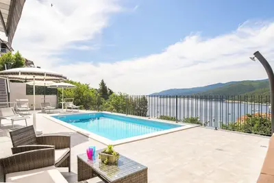 Image de Maison de vacances Rabac pour 1 - 8 personnes avec 4 chambres à coucher - Maison mitoyenne