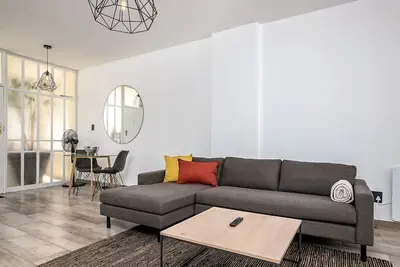 Image de Central Chic Bachelor Pad