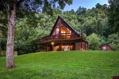 Image de Secluded White Riverfront Cabin -Sleeps 2-10, Great Family & Fishermen Getaway
