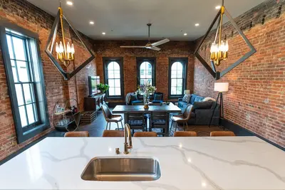 Image de New Historic Downtown Loft