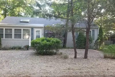 Image de Beach Cottage with Amazing View of Noyac Bay. . . . steps from the beach!