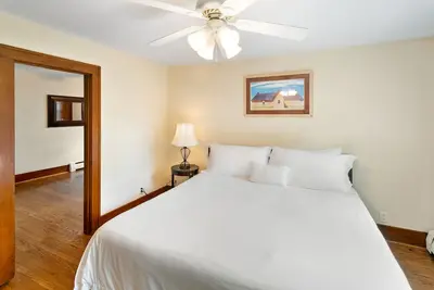 Image de Cozy & Centrally Located