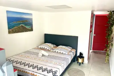 Image de Petit-Chalet - jardin - mezzanine - 5 min de Jarry - proche des commerces