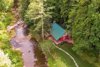 Image de Elk River Fish Lodge Private Riverfront Paradise on Trophy Trout Water Eagles Nest Access