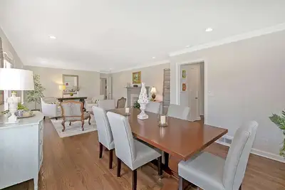 Image de Charming Ranch with Great Vibes-All Bedrooms on Main Level- Short Walk to Eclectic Eateries & Drinks
