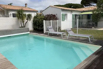 Image de belle villa proximité plage piscine chauffée