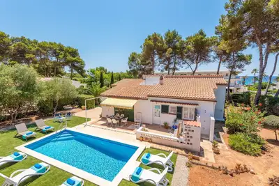 Image de Covid19-Free Villa. Besides Sea. Accesible. Private Swimming Pool. Bbq. Aircon