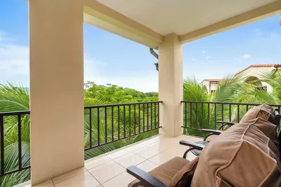Image de Well-decorated 3rd-floor unit with unique designs and mountainview in Coco