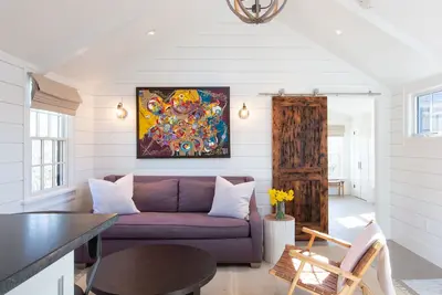 Image de Le Petite- Newly renovated/Modern