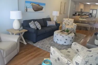 Image de Biloxi Beach Condo - On the Beach - Short Walk to Great Restaurants! !