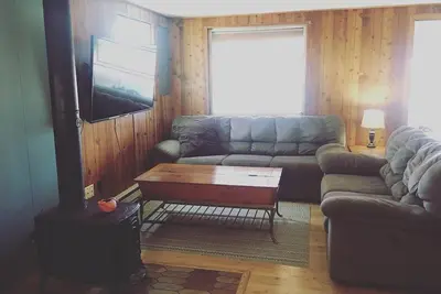 Image de Cabin with a hot tub in the woods