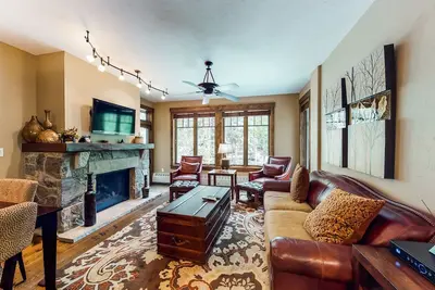 Image de Stunning mountain condo near the lifts/downtown with pool, hot tubs & gym