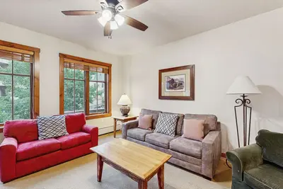 Image de Updated condo with pool, hot tubs & 3-min walk to Quicksilver