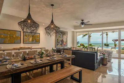 Beachfront Paradise:Poolside Terrace & View.