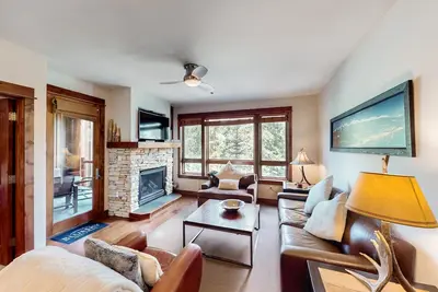 Image de Mountain villa with shared pool, hot tub, & game room - walk to lifts