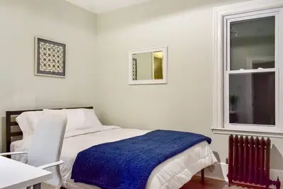 Image de Downtown Montclair | 2br Apt | Parking & Train Nearby