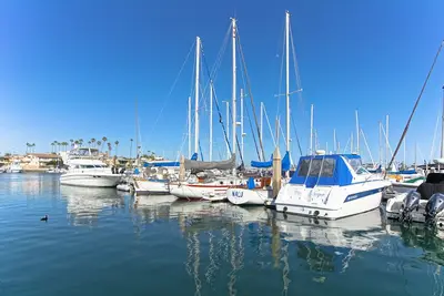 Image de Located 3 houses from the water! Coastal beach house with two car garage