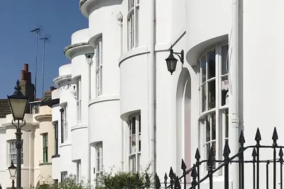 Image de Georgian Townhouse 5 minutes walk from the harbour, beach, bars & restaurants