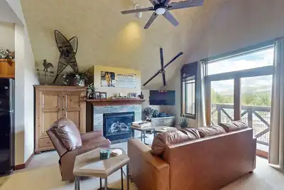 Image de Downtown Breckenridge condo with hot tubs, pool & fireplace - walk to lifts