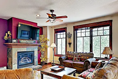 Image de Mountain view condo with pool, hot tubs & gym - walk to lifts & Main Street