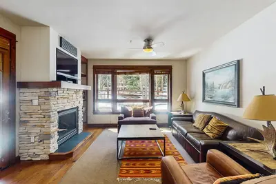 Image de Luxury ski-in/ski-out condo near downtown Breckenridge with hot tub & pool