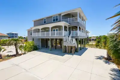Image de The perfect family vacation home! Get your Latitude Adjustment at the beach!