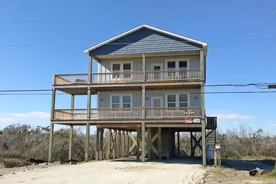 Image de Winds of Change - Gorgeous 6 Bedroom Home with Ocean Views!
