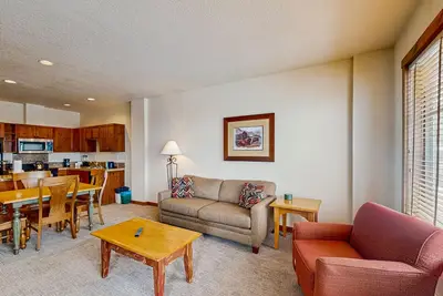 Image de Mountain condo with Blue River views, balcony, hot tubs & pool - walk to lifts