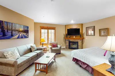 Image de Downtown studio near QuickSilver Super Chair with pool, hot tubs & fireplace