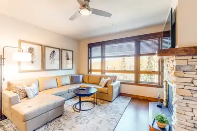 Image de Beautiful ski-in/ski-out villa with shared game room, hot tub, pool, & gym