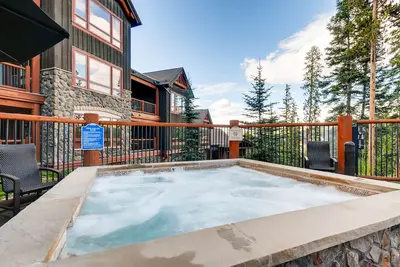 Image de Amazing mountain villa with shared amenities & fireplace - near downtown