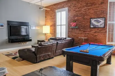 Image de 1800 Sq Ft Loft Downtown Near Convention Center
