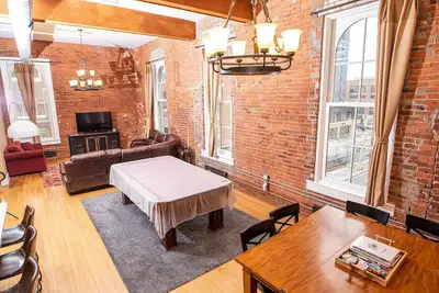 Image de Luxurious Downtown Condo by Georgia Street