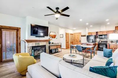 Image de Centrally located condo with mountain view, hot tubs & pool - walk to lifts