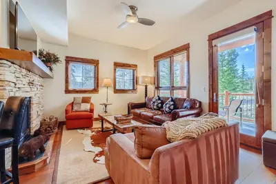 Image de Breckenridge villa next to the Snowflake lift with shared hot tub & pool