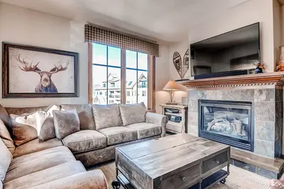 Image de Elegant downtown condo with pool & hot tubs - walk to lifts & Main Street